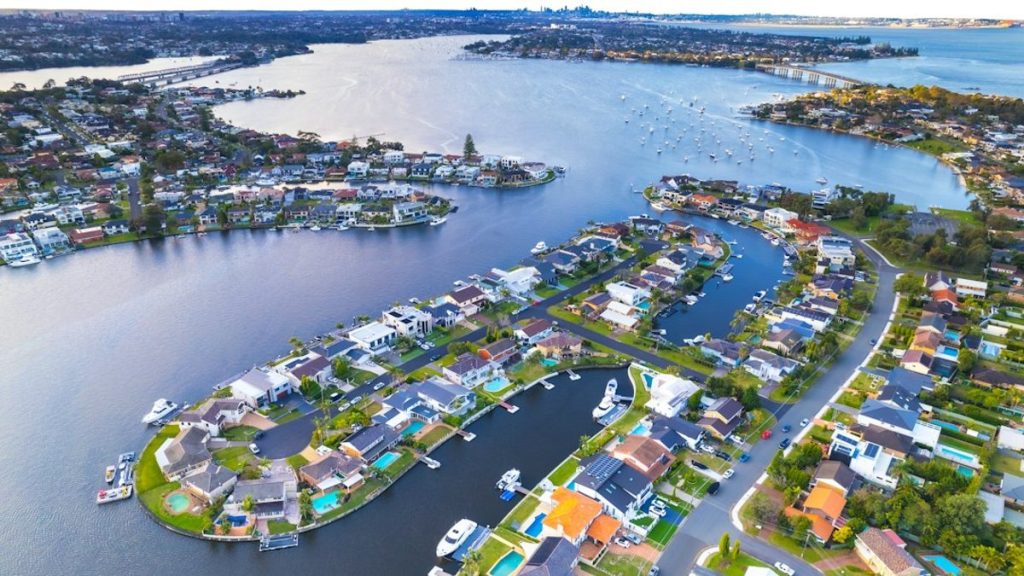 Inner West vs Lower North Shore: Commute and Lifestyle